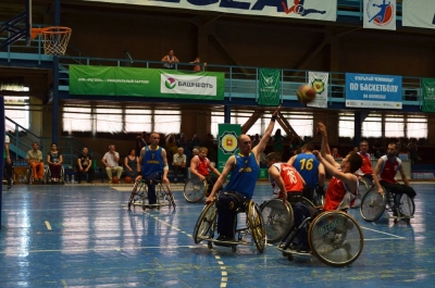 В Челябинске проходит открытый турнир по баскетболу на колясках