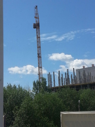 В Челябинске башенный кран отбросил стрелу, чудом обошлось без жертв