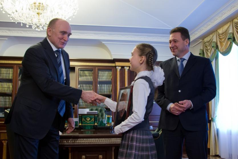 Фото Челябинская школьница получила подарок от президента и губернатора