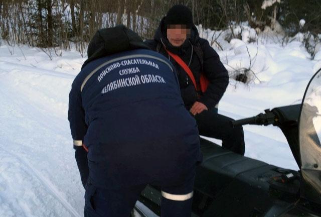 Фото  В Магнитогорске спасатели освободили ребенка из карусели