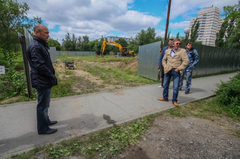 Фото Руководство ЧелГУ оспаривает выделение земли под строительство автомойки у Ботанического сада