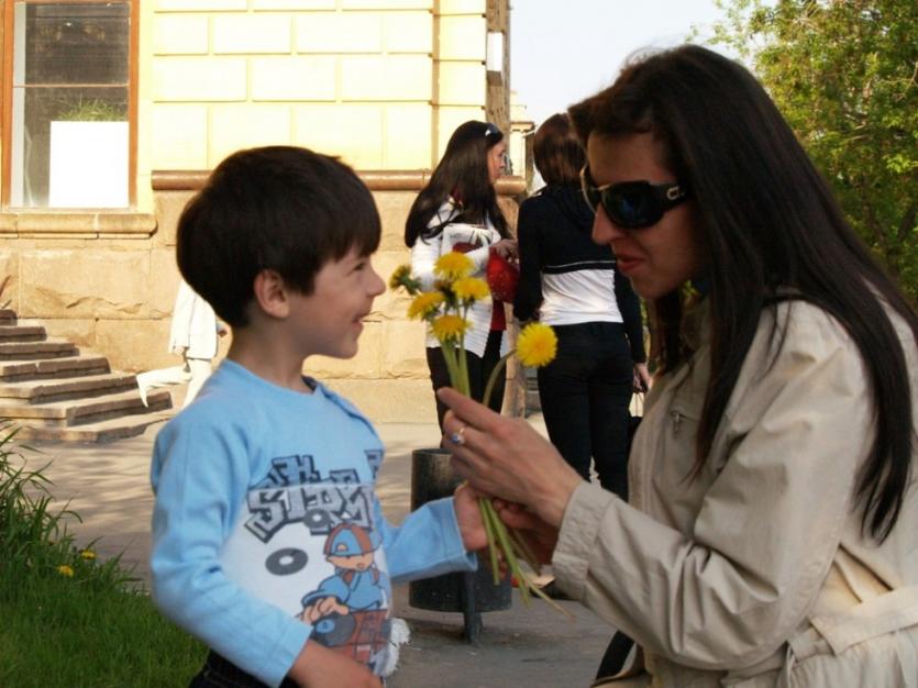 Фото Губернатор Челябинской области поздравляет с Днем защиты детей