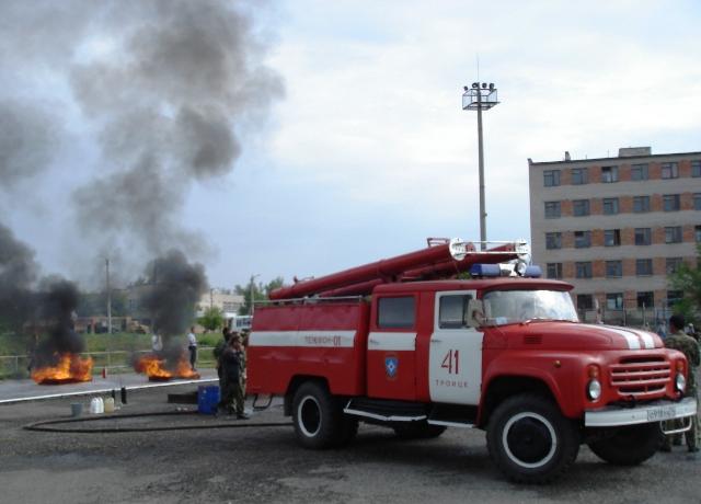 Фото Пожарные Челябинской области показали игру с огнем