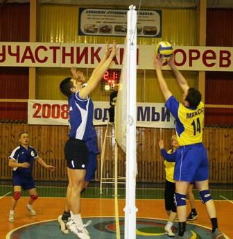 Фото Менеджмент автозавода «Урал» переиграл  в волейбол коллег из городской администрации