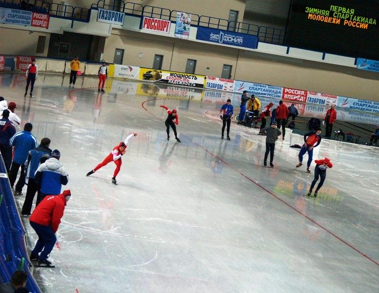 Фото Челябинский лед делает коньки спортсменов УрФО самыми быстрыми на Спартакиаде молодежи