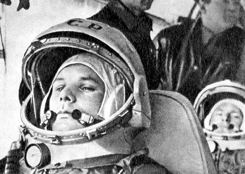Фото Юрий Гагарин спускался на землю на парашюте «Кузькиной матери»
