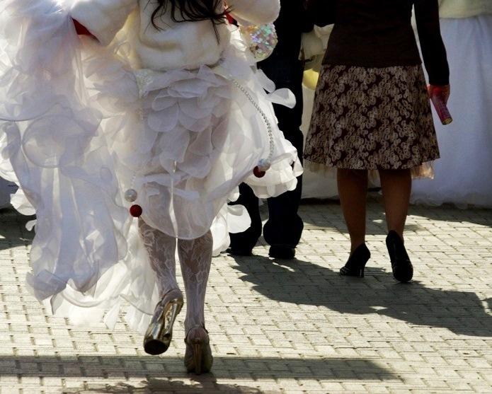Фото Школьница из Кыштыма, похищенная 17-летним цыганом, готовится к свадьбе