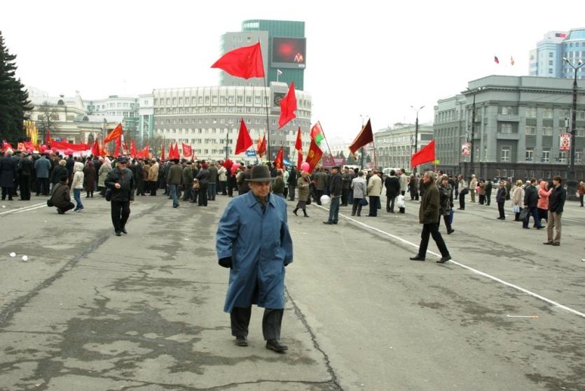 Фото Первомай в Челябинске собрал под знамена партий десятки тысяч горожан
