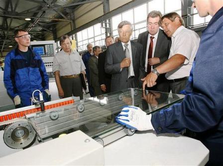 Фото Губернатор посетил новый завод по производству и обработке стекла в Магнитогорске