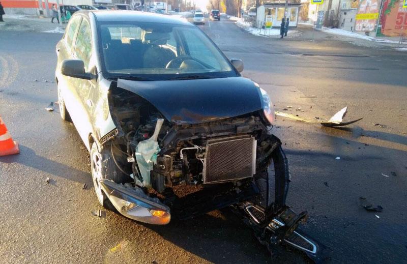 Фото В Челябинске на перекрестке столкнулись два авто, погибла девушка-пешеход