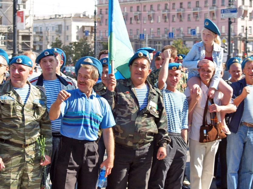 Фото В Челябинске сегодня празднуют День Воздушно-десантных войск 