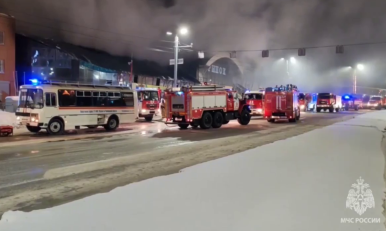 Фото Названа предварительная причина пожара на рынке в Челябинске