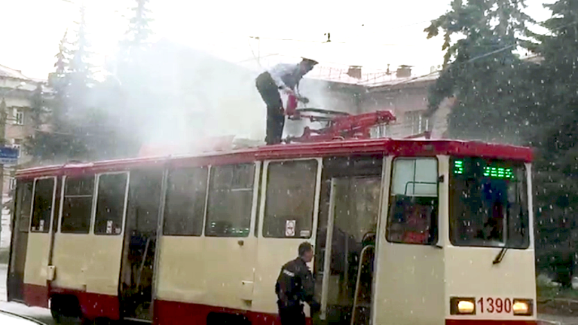 Фото В центре Челябинска вспыхнул трамвай