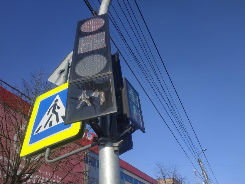 Фото Светофор на перекрестке Комсомольского проспекта и улицы Чайковского не работает