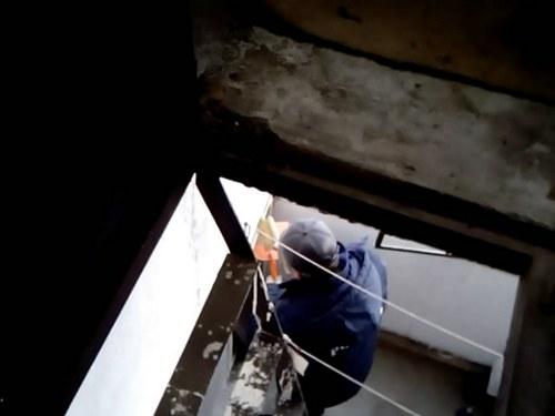 Фото Сосед вылил на балкон челябинки пол-литра ртути