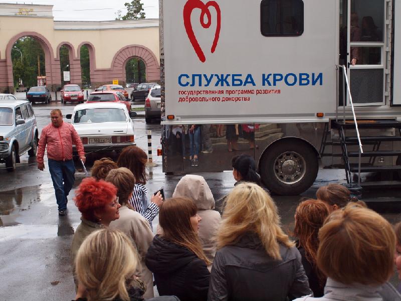 Фото Челябинские наркополицейские в третий раз приняли участие в донорской акции