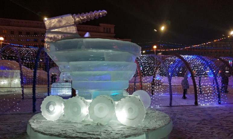 Фото Главный ледовый городок Челябинска получился по-настоящему «улётным»