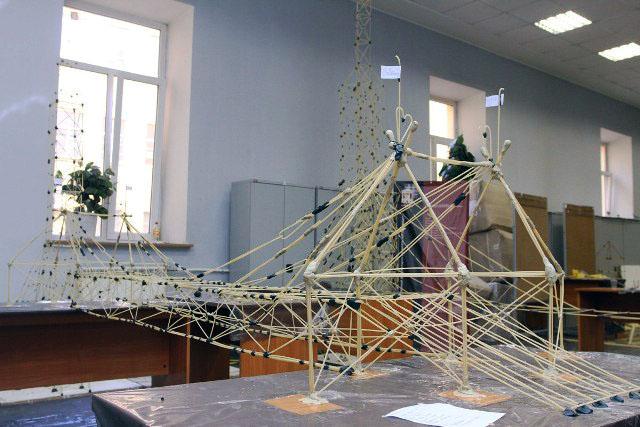 Фото Магнитогорцы лучше всех в мире строят мосты из макарон