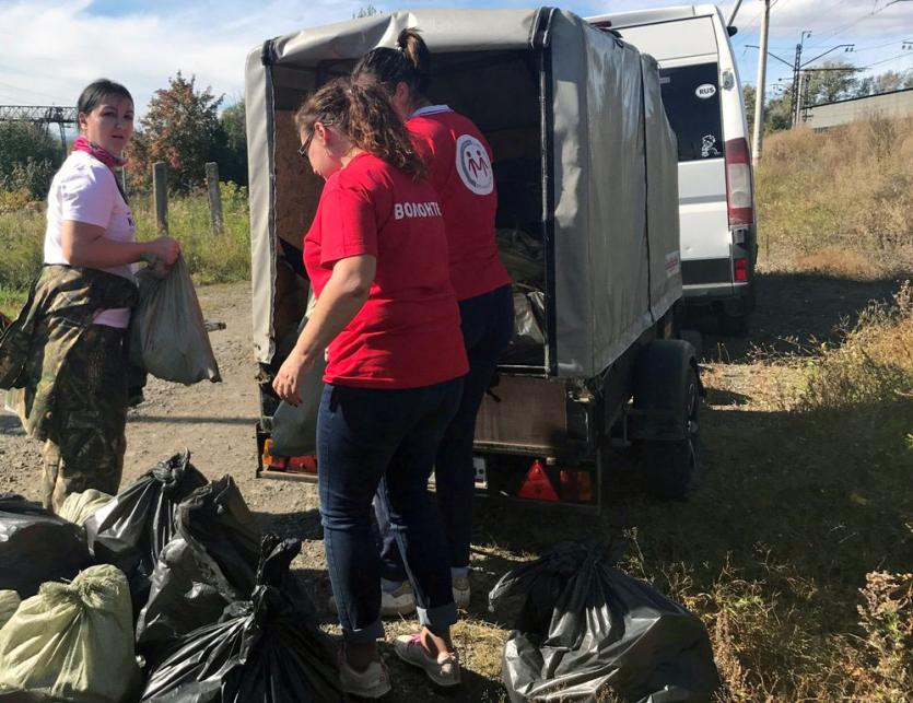 Фото Всемирный день чистоты волонтеры «Трубодетали» отметили очисткой от мусора берега Ильменского озера.