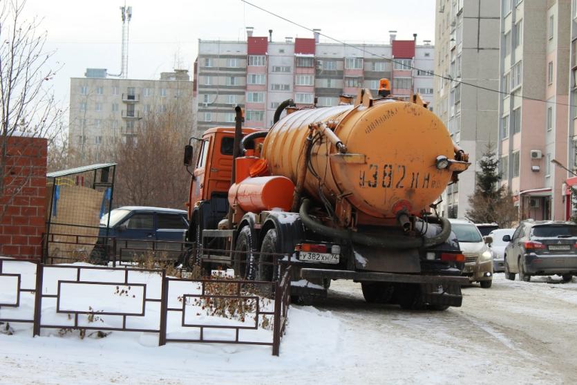 Фото В двух районах Челябинска серьезные  коммунальные аварии