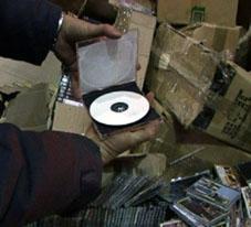 Фото Челябинский распространитель пиратских дисков приговорен к двум с половиной годам условно и к штрафу