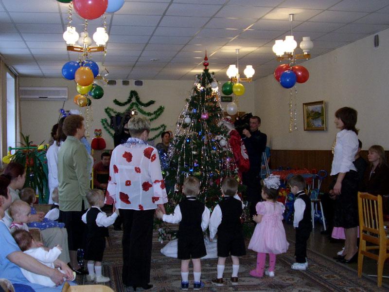 Фото Воспитанники челябинских Домов ребенка получили новогодние подарки