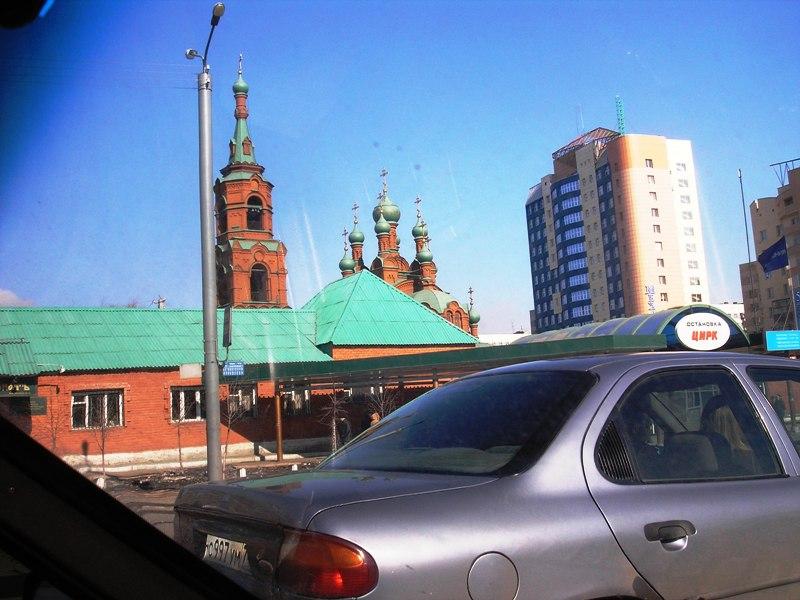 Фото Автомобильное богохульство у церквей Челябинска