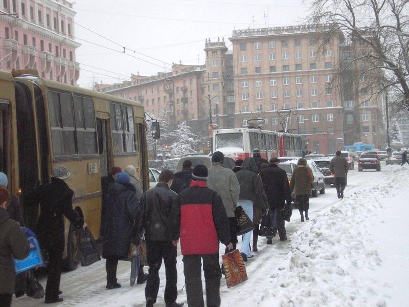 Фото В Челябинске несмотря на снегопад пассажирский транспорт вышел на линии практически в полном составе