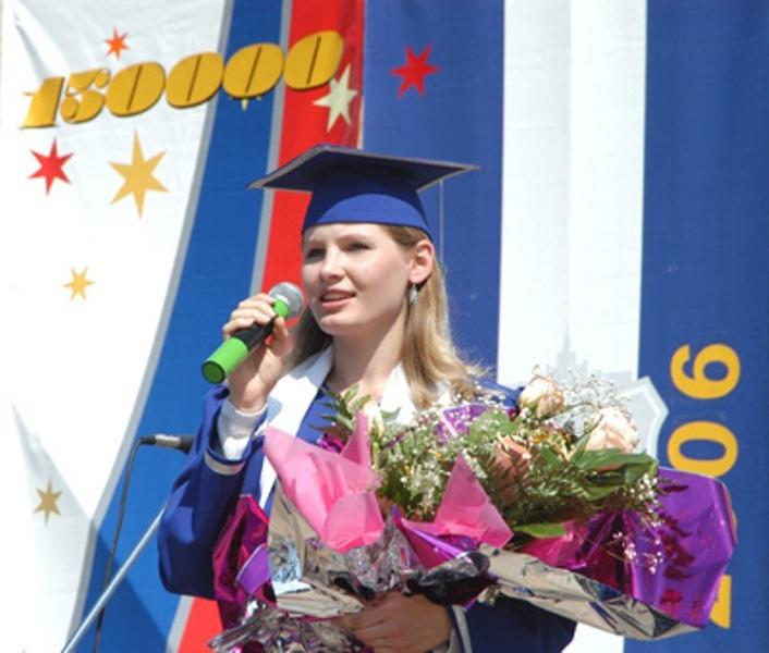 Фото 150-тысячный диплом ЮУрГУ получила Алина Лямина