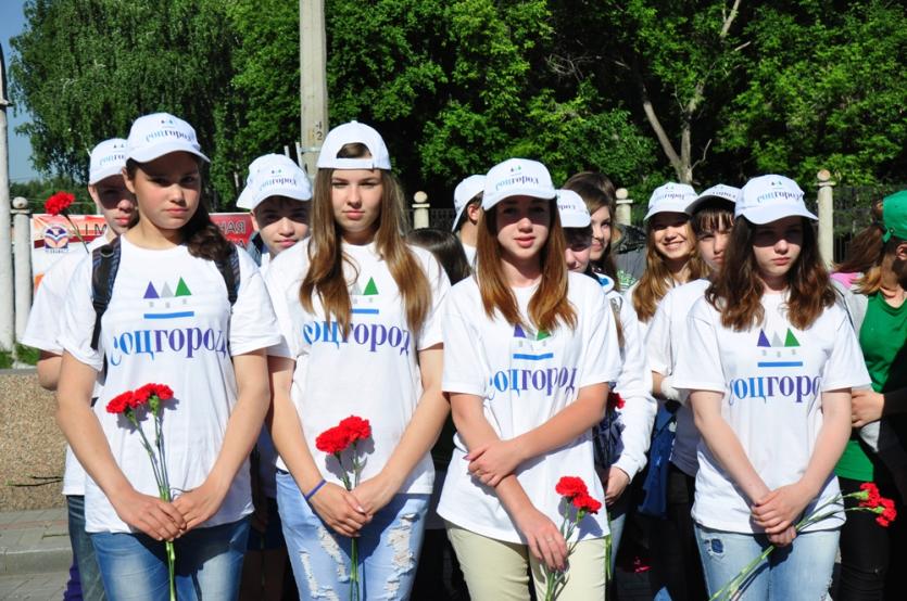 Фото День памяти и скорби в Челябинске собрал вместе и ветеранов, и молодежь