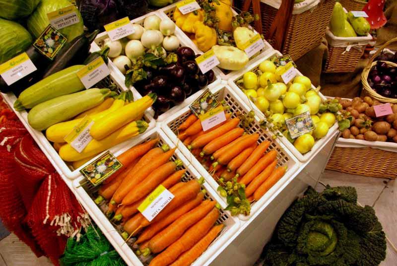 Фото Нелегальных торговцев овощами с улиц Челябинска вытеснит здоровая конкуренция
