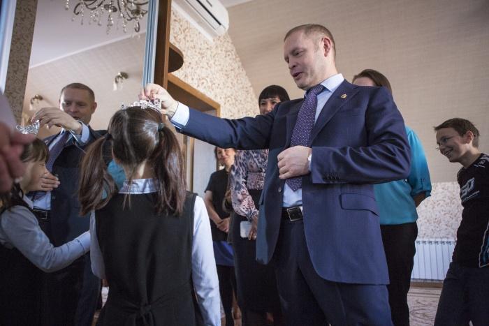 Фото Депутат ЗСО Мотовилов, усыновивший 9 детей: «Мы с супругой приняли правильное решение»