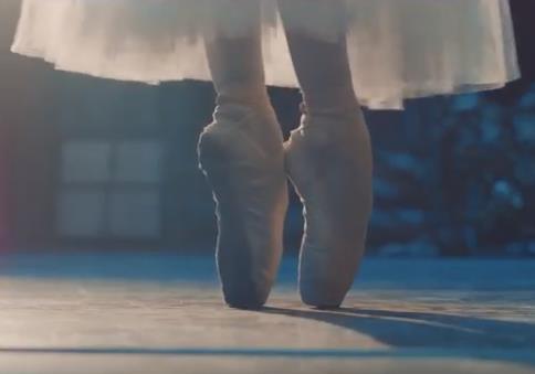 Фото Челябинская балерина научила танцевать «грымзу»