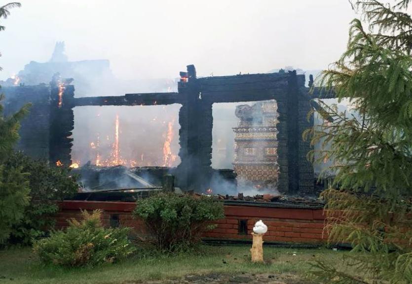 Фото В Челябинской области вторая молния за неделю спалила частный дом