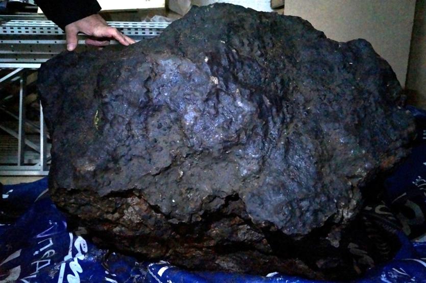 Фото На памятнике челябинскому метеориту была обнаружена ошибка