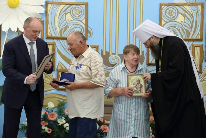 Фото В Челябинске 16 семейных пар получили медали «За любовь и верность»
