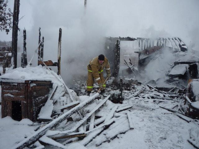 Фото В Пластовском районе на пепелище сгоревшей сторожки найдена мертвая женщина