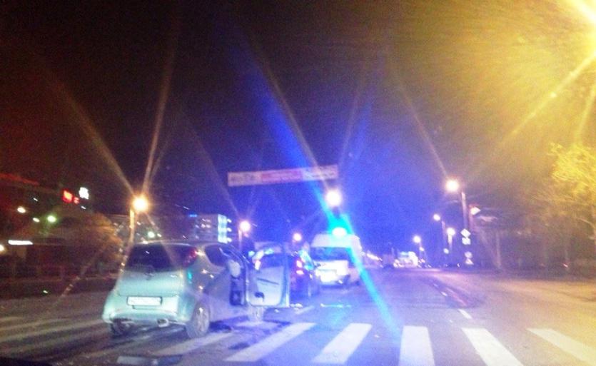 Фото При столкновении трех машин в Челябинске пострадали двое ФОТО