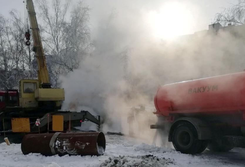 Фото В Челябинске из-за очередной аварии на теплотрассе без тепла и воды остался жилой дом