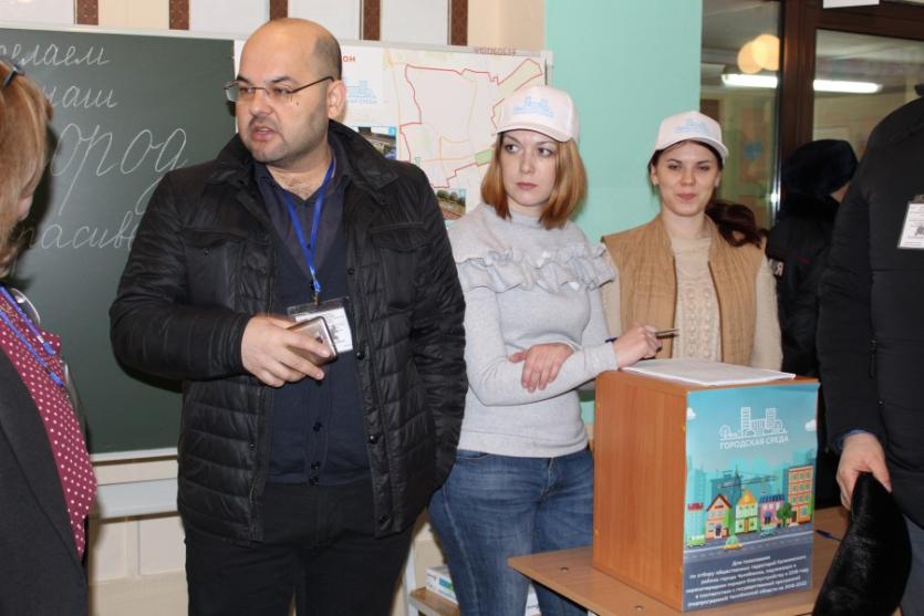 Фото В Копейске избиратель попытался вынести бюллетень. Вброс и повторное голосование в Челябинске не подтвердились