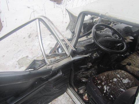 Фото В Челябинске столкнулись два авто: пострадал мужчина с ребенком ФОТО