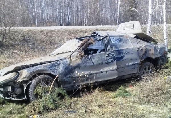 Фото На трассе в Чебаркульском районе насмерть разбился водитель Mercedes 
