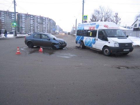 Фото В Челябинске в аварии пострадали два пассажира маршрутки  ФОТО