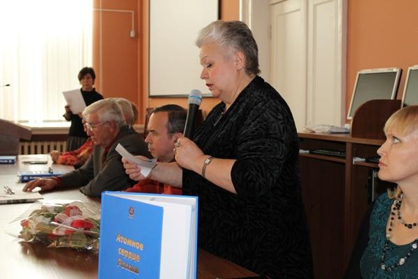 Фото Библиотеки Челябинской области получили уникальную книгу о «Маяке»