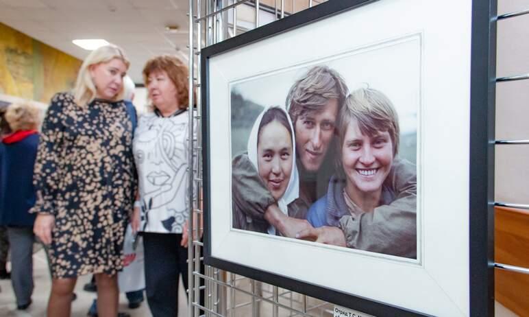 Фото В Челябинске открылась выставка к юбилею открывателя Аркаима Геннадия Здановича