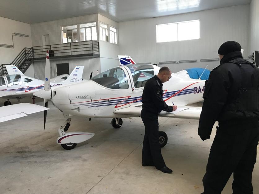 Фото Авиакомпания «ЧелАвиа» отдала долги, но арест с ее самолетов пока не снят