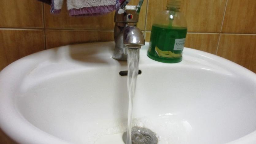 Фото Администрация Южноуральска заверяет, что водопроводная вода в городе безопасна, но жители не верят