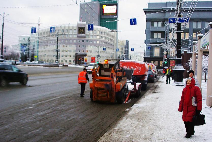 Фото В Челябинске снежные накаты быстро исчезают с автодорог