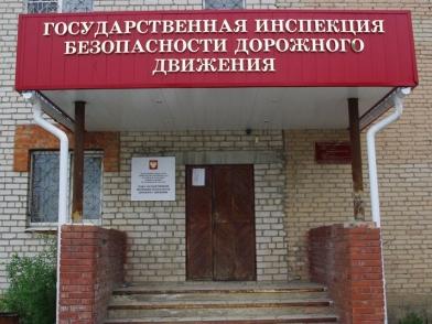 Фото Сотрудники ГИБДД а устанавливают обстоятельства смертельных ДТП в Челябинской области