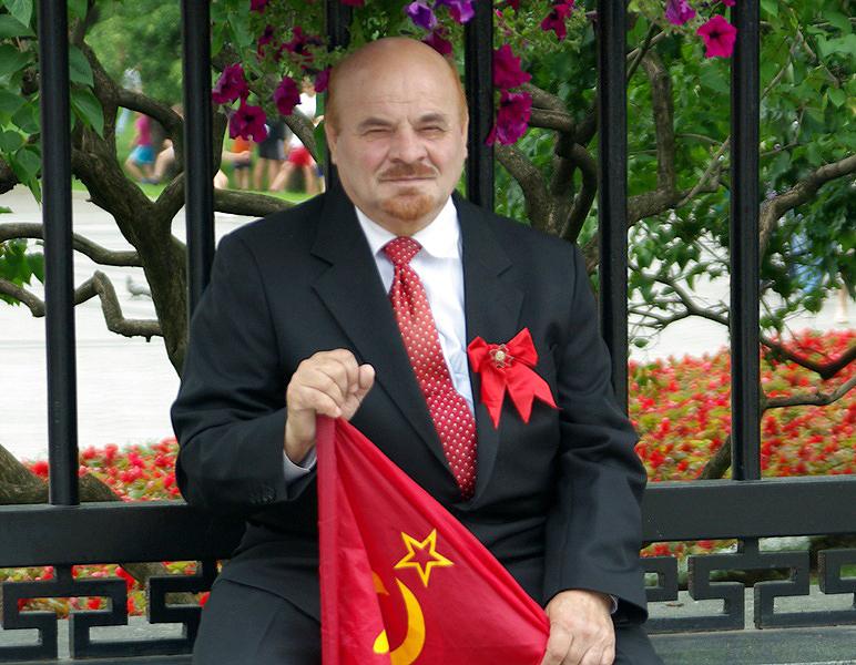 Фото Двойников Ленина приглашают в Санкт-Петербург на зарплату